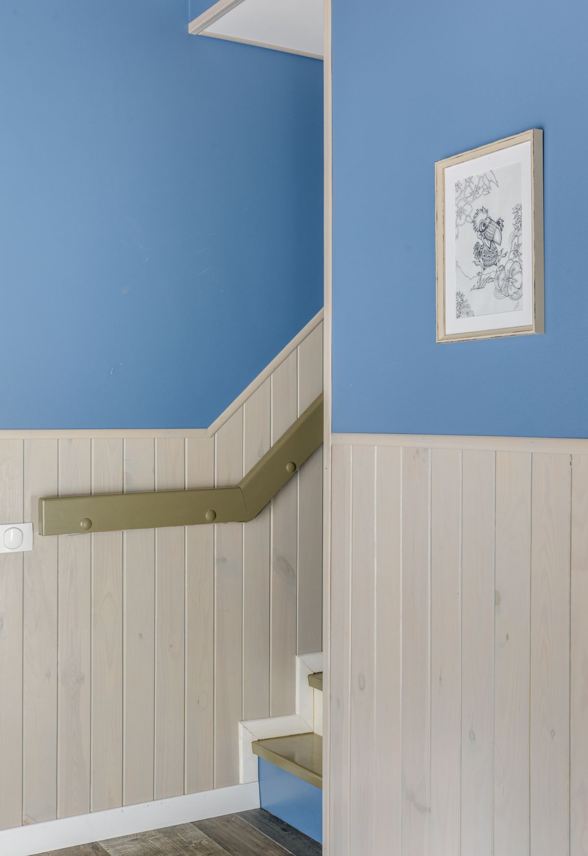 Narrow staircase handrail | Stairlift Guru Handrail on a panelled wall beside a narrow staircase