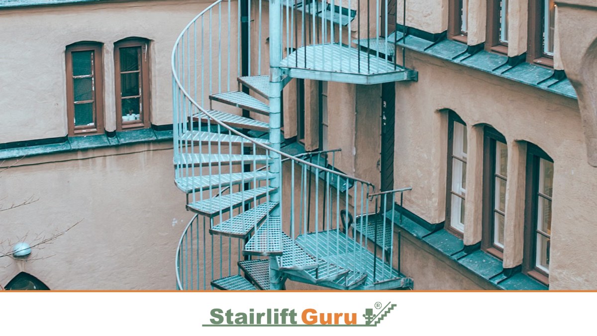 Stairlift Guru curved featured image 4 Curved staircase in a house