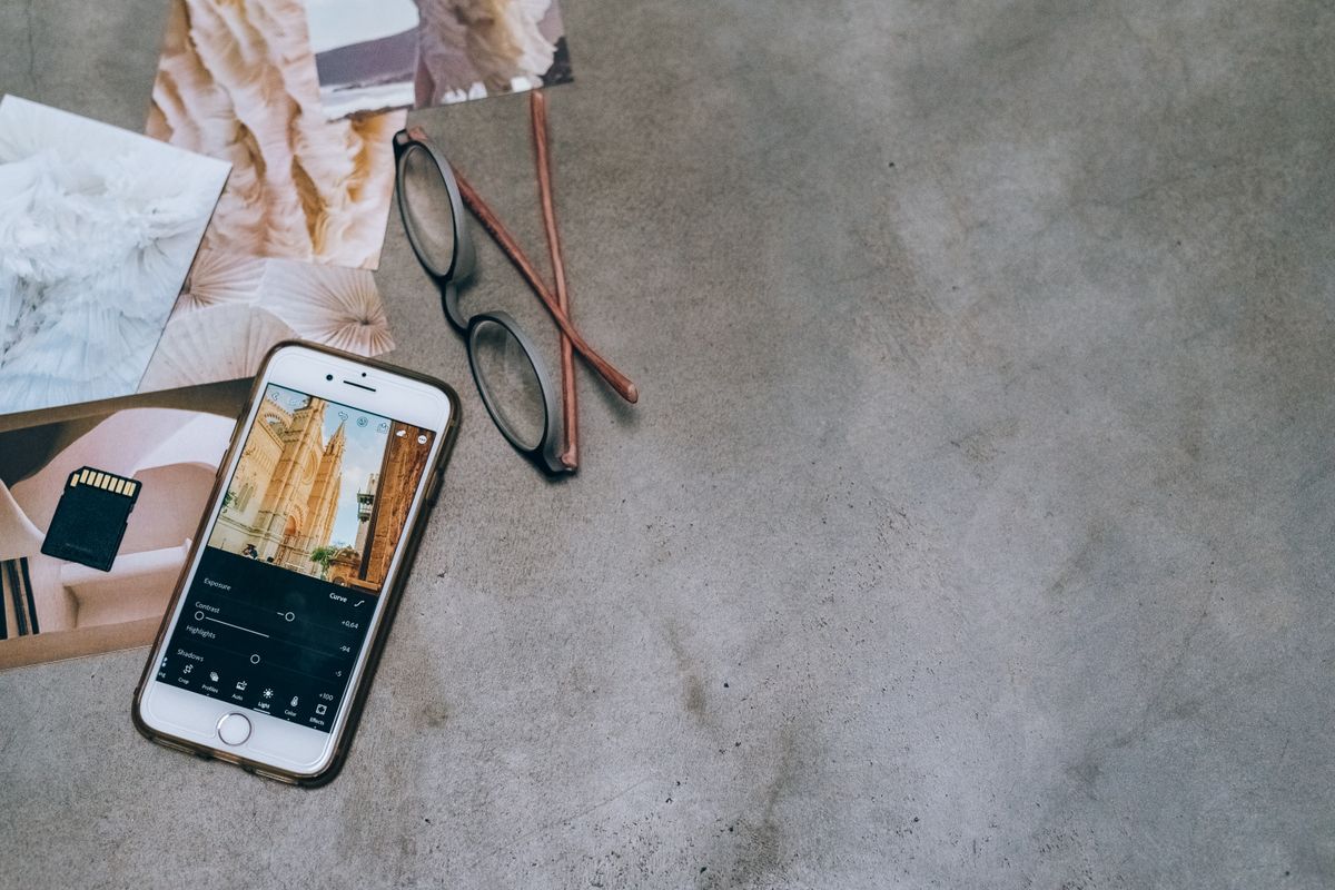Photographing an item with a phone